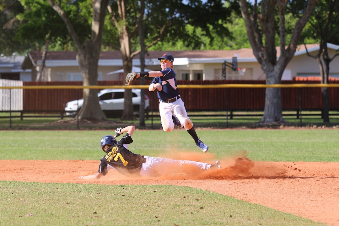 Baserunner slides into second