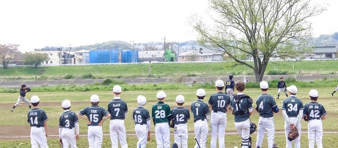 Youth baseball team lined up